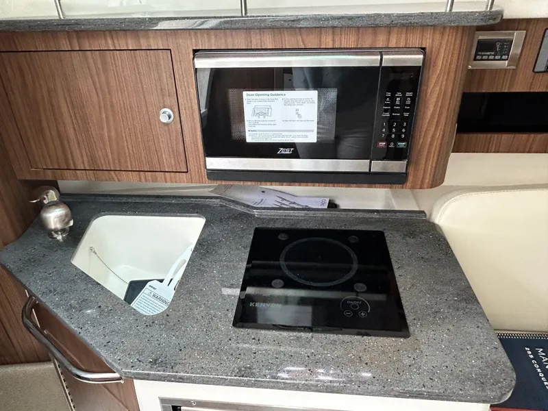 Slide: The Image of Boston Whaler 285 Conquest 2026 - 21