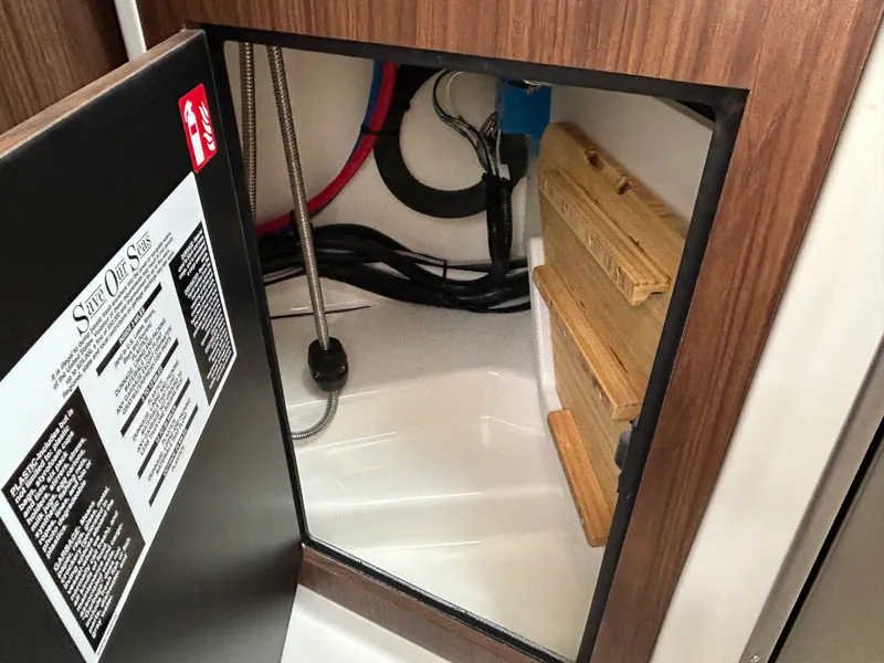 Slide: The Image of Boston Whaler 285 Conquest 2026 - 24