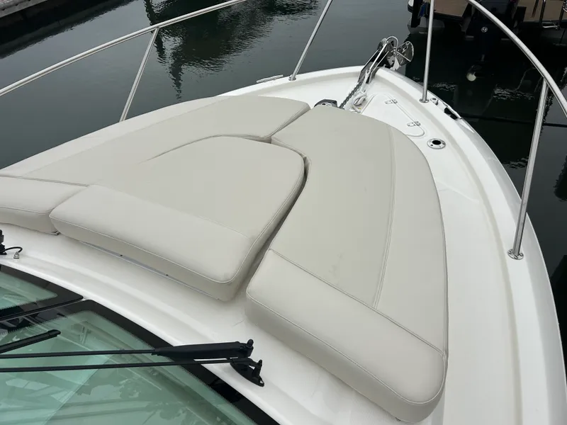 Slide: The Image of Boston Whaler 285 Conquest 2026 - 30