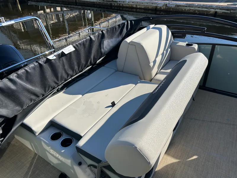 Slide: The Image of Harris Cruiser 230 2026 - 15