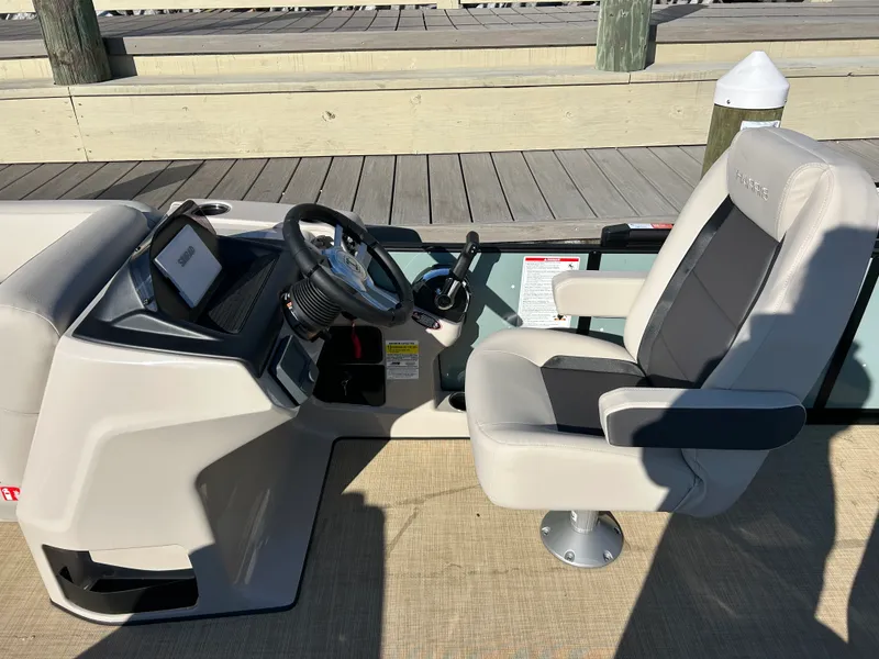 Slide: The Image of Harris Cruiser 230 2026 - 17