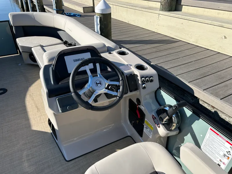 Slide: The Image of Harris Cruiser 230 2026 - 18