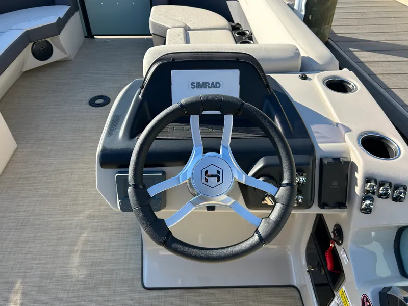 Slide: The Image of Harris Cruiser 230 2026 - 19