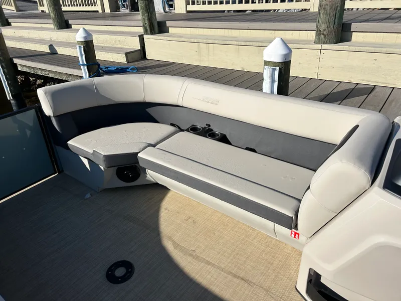 Slide: The Image of Harris Cruiser 230 2026 - 20
