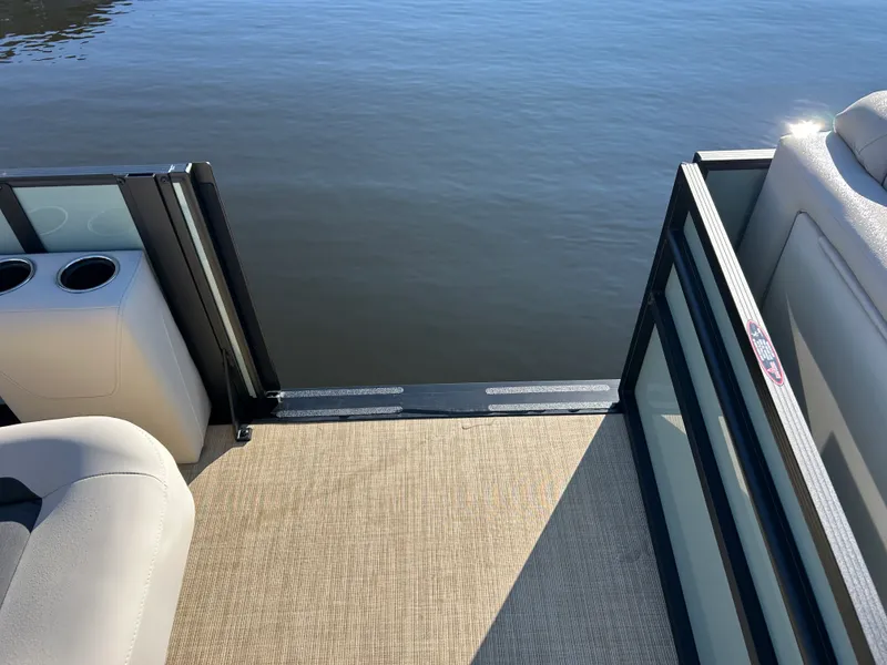 Slide: The Image of Harris Cruiser 230 2026 - 24