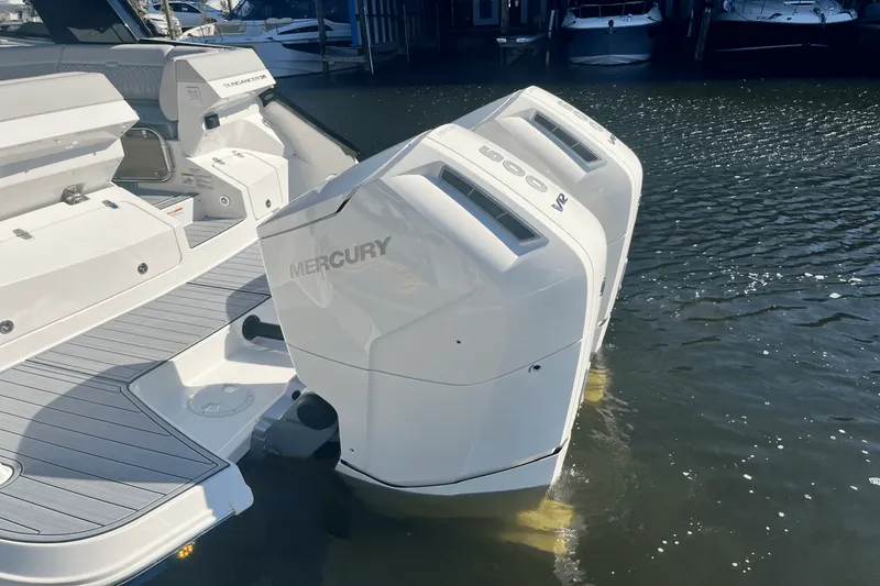 Slide: The Image of Sea Ray Sundancer 370 Outboard 2024 - 10