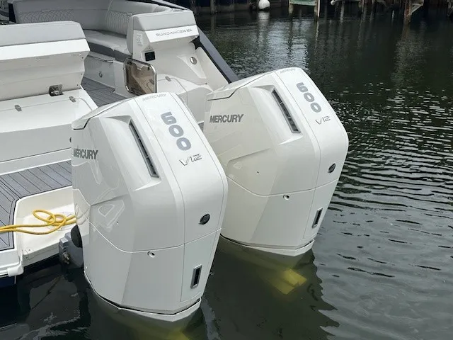 Slide: The Image of Sea Ray Sundancer 370 Outboard 2024 - 11