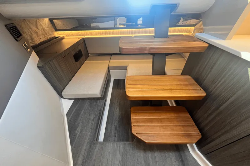 Slide: The Image of Sea Ray Sundancer 370 Outboard 2024 - 28