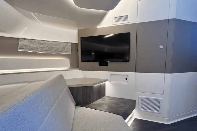 Slide: The Image of Sea Ray Sundancer 370 Outboard 2024 - 29