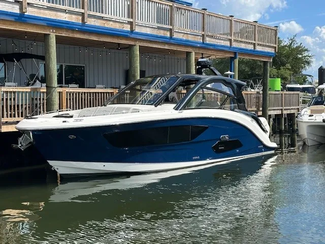 Slide: The Image of Sea Ray Sundancer 370 Outboard 2024 - 3