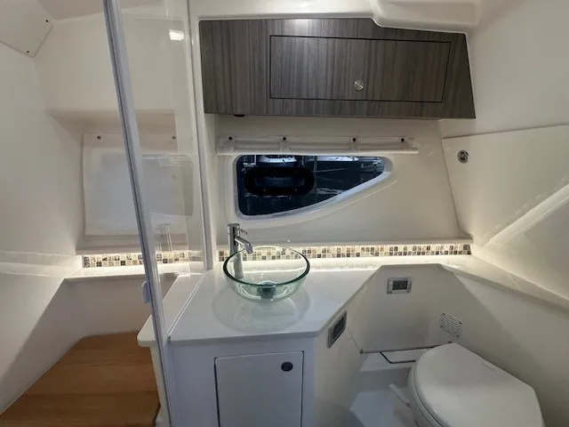 Slide: The Image of Sea Ray Sundancer 370 Outboard 2024 - 35