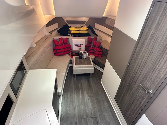 Slide: The Image of Sea Ray Sundancer 370 Outboard 2024 - 37