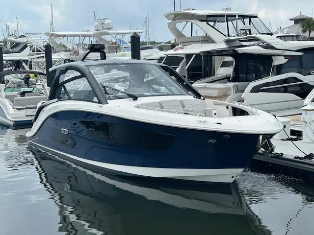 Slide: The Image of Sea Ray Sundancer 370 Outboard 2024 - 47