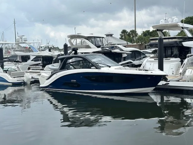 Slide: The Image of Sea Ray Sundancer 370 Outboard 2024 - 49
