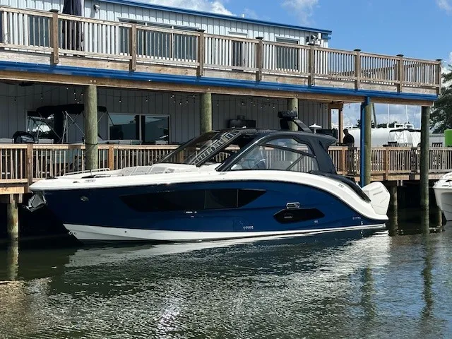 Slide: The Image of Sea Ray Sundancer 370 Outboard 2024 - 5