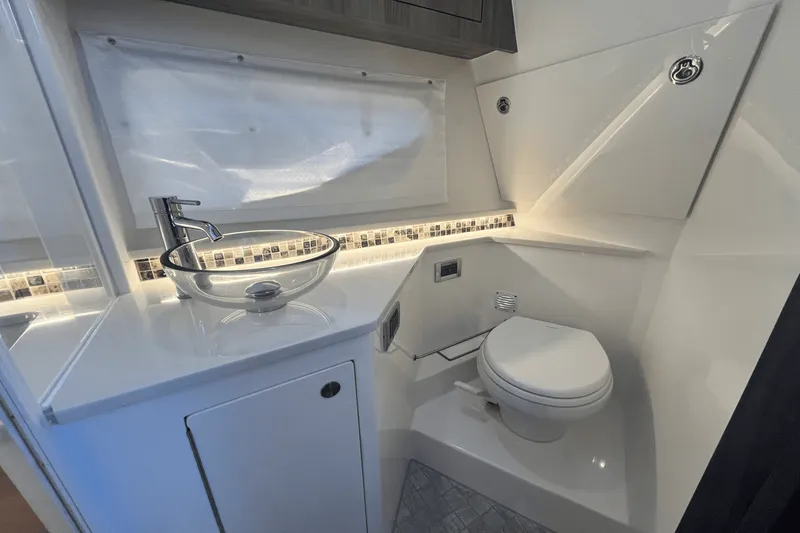 Slide: The Image of Sea Ray Sundancer 370 Outboard 2024 - 54