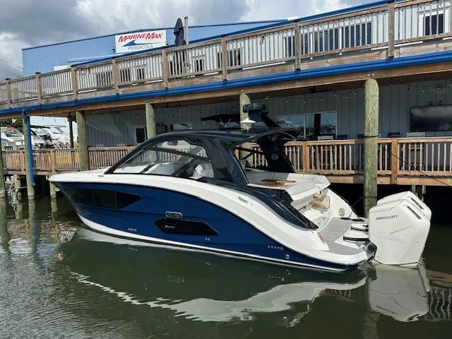 Slide: The Image of Sea Ray Sundancer 370 Outboard 2024 - 6