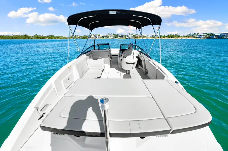 Slide: The Image of Sea Ray SPX 230 Outboard 2025 - 26