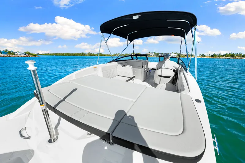 Slide: The Image of Sea Ray SPX 230 Outboard 2025 - 28