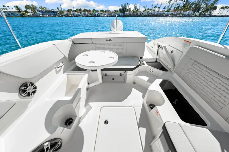 Slide: The Image of Sea Ray SPX 230 Outboard 2025 - 32