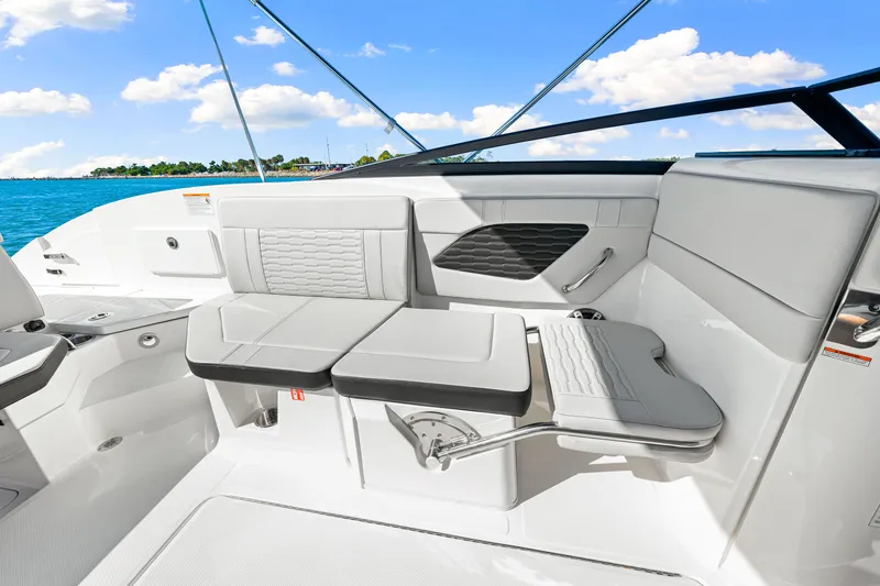 Slide: The Image of Sea Ray SPX 230 Outboard 2025 - 34