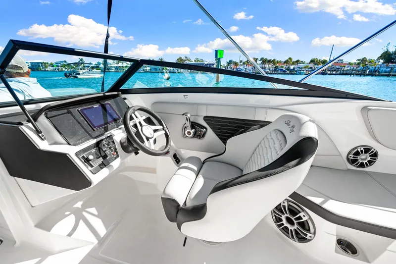 Slide: The Image of Sea Ray SPX 230 Outboard 2025 - 35