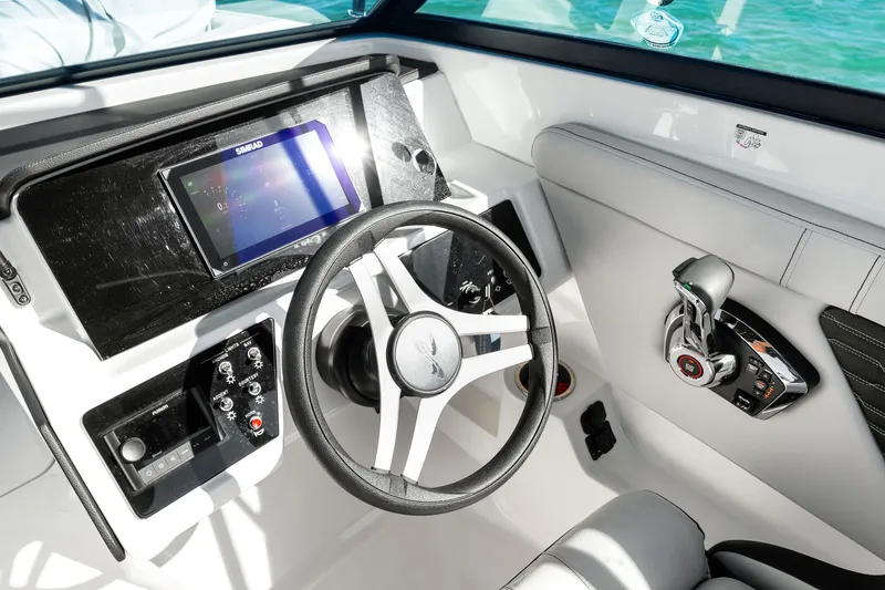 Slide: The Image of Sea Ray SPX 230 Outboard 2025 - 36