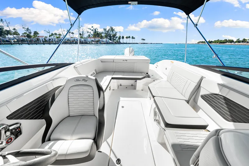 Slide: The Image of Sea Ray SPX 230 Outboard 2025 - 37