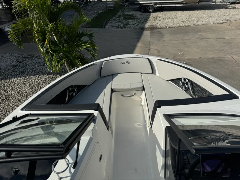 Slide: The Image of Sea Ray SPX 210 Outboard 2026 - 13