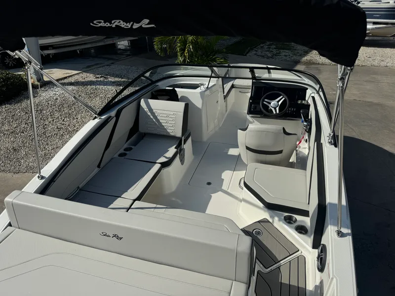 Slide: The Image of Sea Ray SPX 210 Outboard 2026 - 6