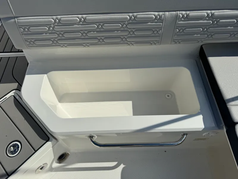 Slide: The Image of Sea Ray SPX 210 Outboard 2026 - 8