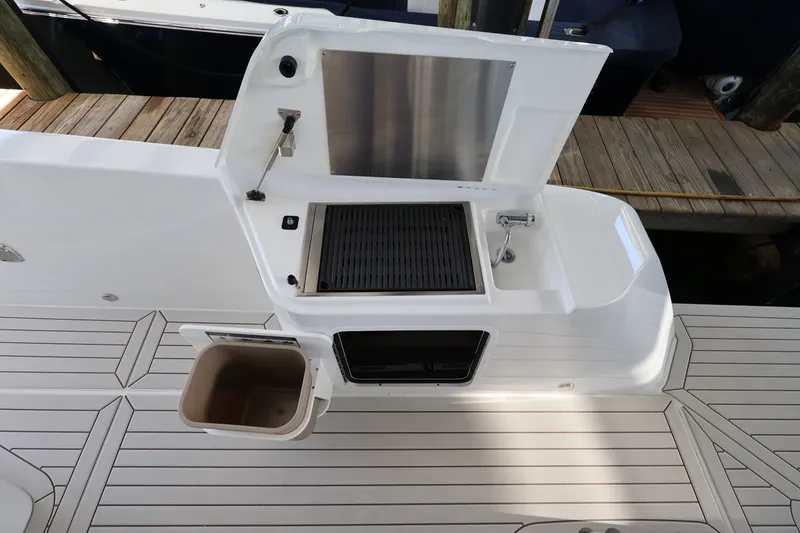 Slide: The Image of Cruisers 38 VTR 2026 - 18