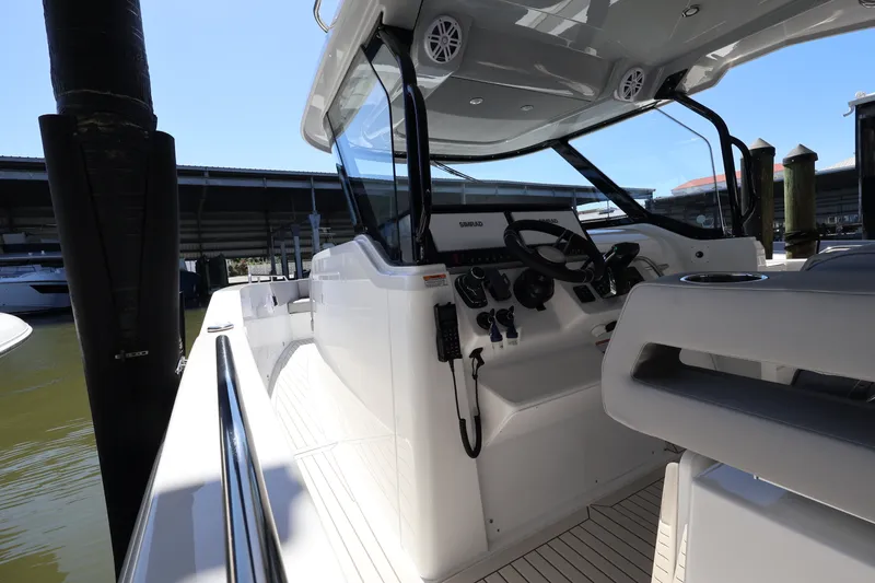 Slide: The Image of Cruisers Yachts 38 VTR 2026 - 45