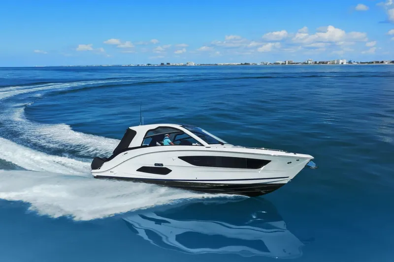 Slide: The Image of Sea Ray 370 Sundancer Outboard 2023 - 15