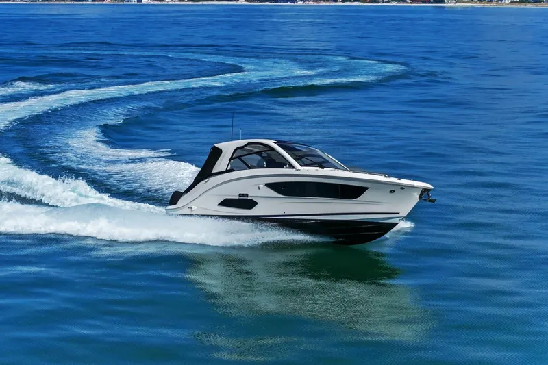 Slide: The Image of Sea Ray 370 Sundancer Outboard 2023 - 17