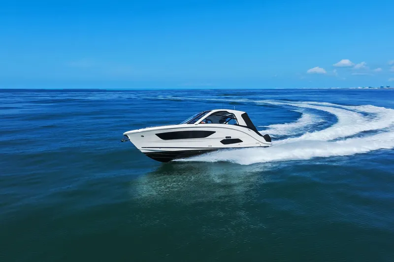 Slide: The Image of Sea Ray 370 Sundancer Outboard 2023 - 18