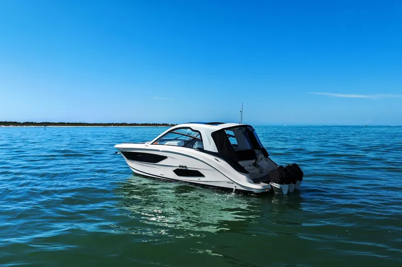 Slide: The Image of Sea Ray 370 Sundancer Outboard 2023 - 5