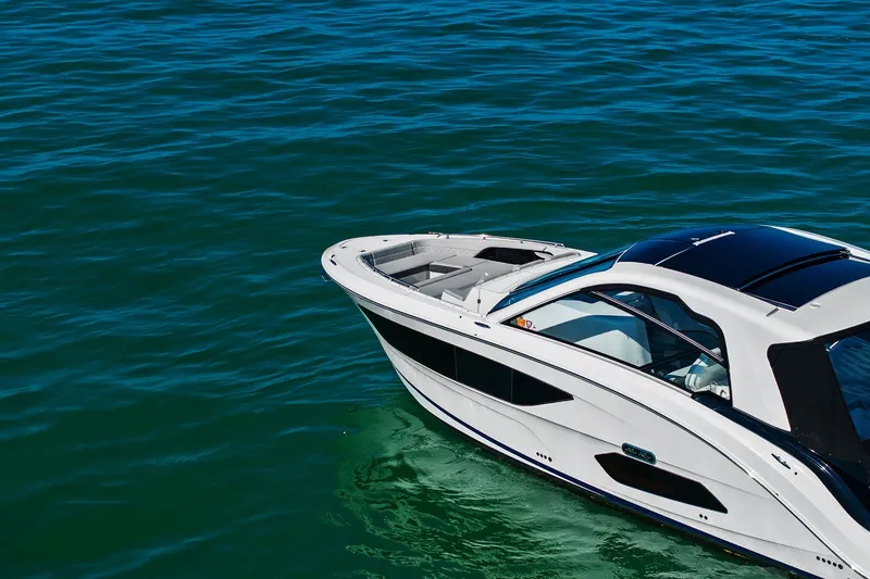 Slide: The Image of Sea Ray 370 Sundancer Outboard 2023 - 6