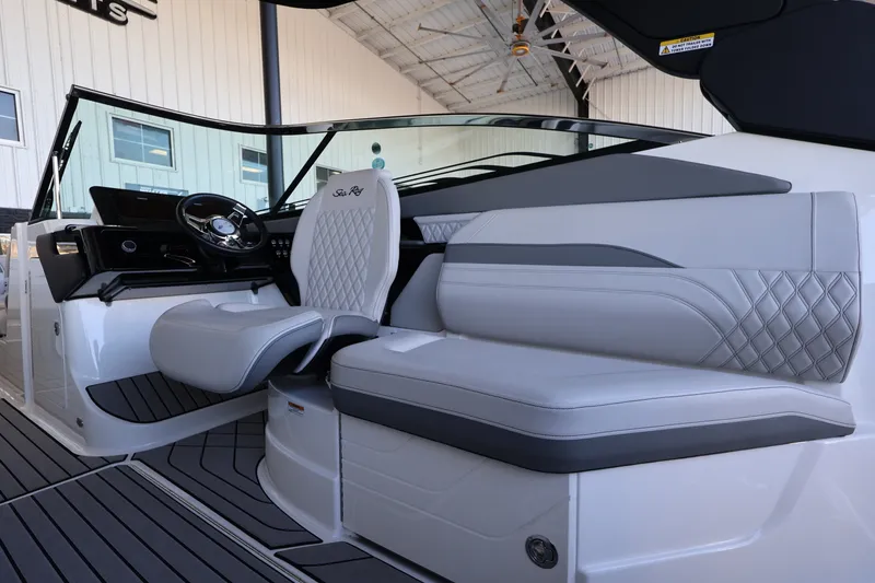 Slide: The Image of Sea Ray SLX 260 Outboard 2025 - 10