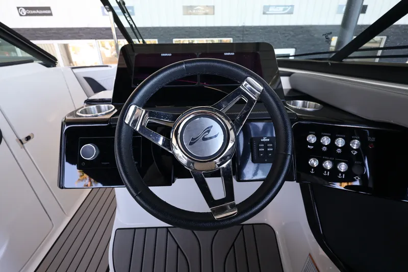 Slide: The Image of Sea Ray SLX 260 Outboard 2025 - 18