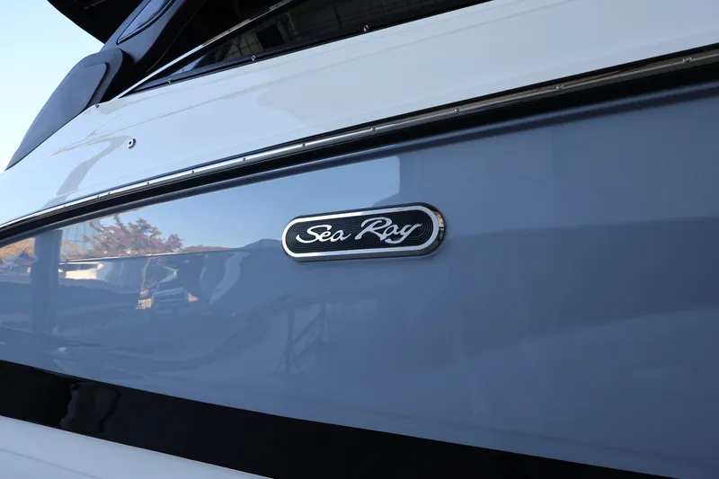 Slide: The Image of Sea Ray SLX 260 Outboard 2025 - 2