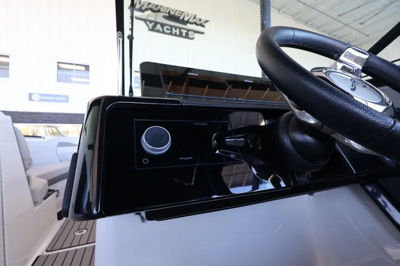 Slide: The Image of Sea Ray SLX 260 Outboard 2025 - 20