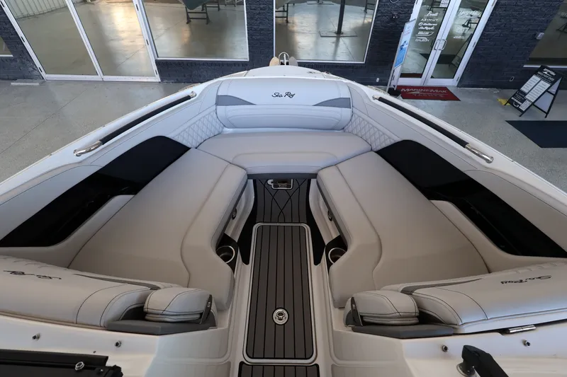 Slide: The Image of Sea Ray SLX 260 Outboard 2025 - 25