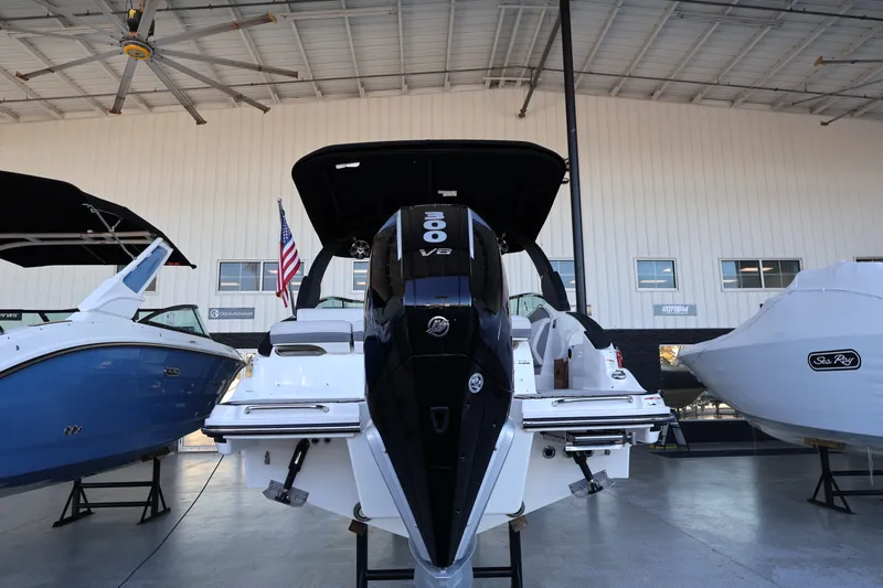 Slide: The Image of Sea Ray SLX 260 Outboard 2025 - 3