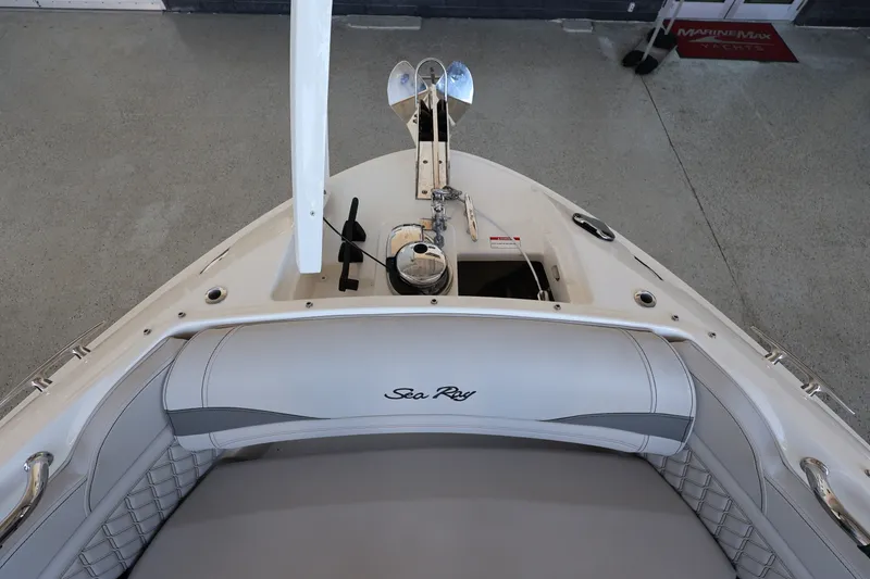 Slide: The Image of Sea Ray SLX 260 Outboard 2025 - 30