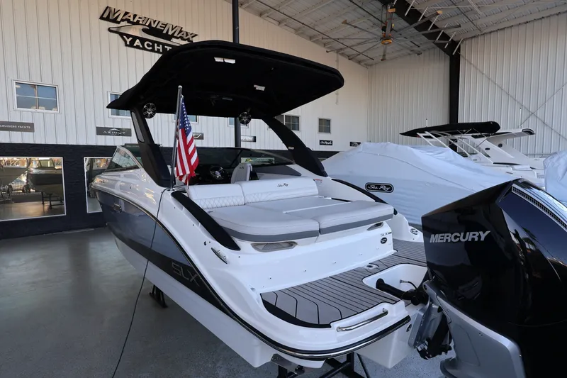 Slide: The Image of Sea Ray SLX 260 Outboard 2025 - 4