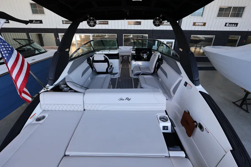 Slide: The Image of Sea Ray SLX 260 Outboard 2025 - 6