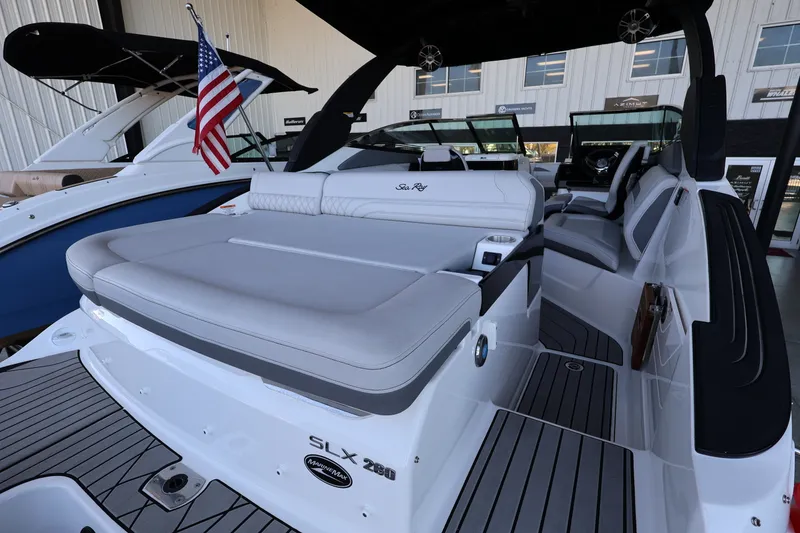 Slide: The Image of Sea Ray SLX 260 Outboard 2025 - 7