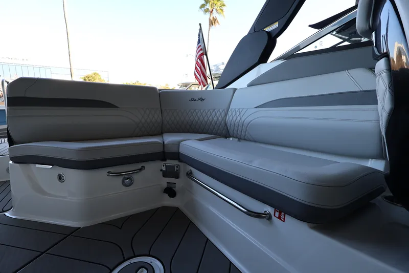 Slide: The Image of Sea Ray SLX 260 Outboard 2025 - 9