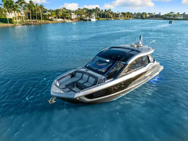 Slide: The Image of Galeon 375 GTO 2024 - 18